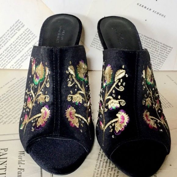 Urban Outfitters Velvet Embroidery Floral Mule 7 - Picture 3 of 5